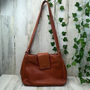 vintage bris! Soft leather shoulder bag